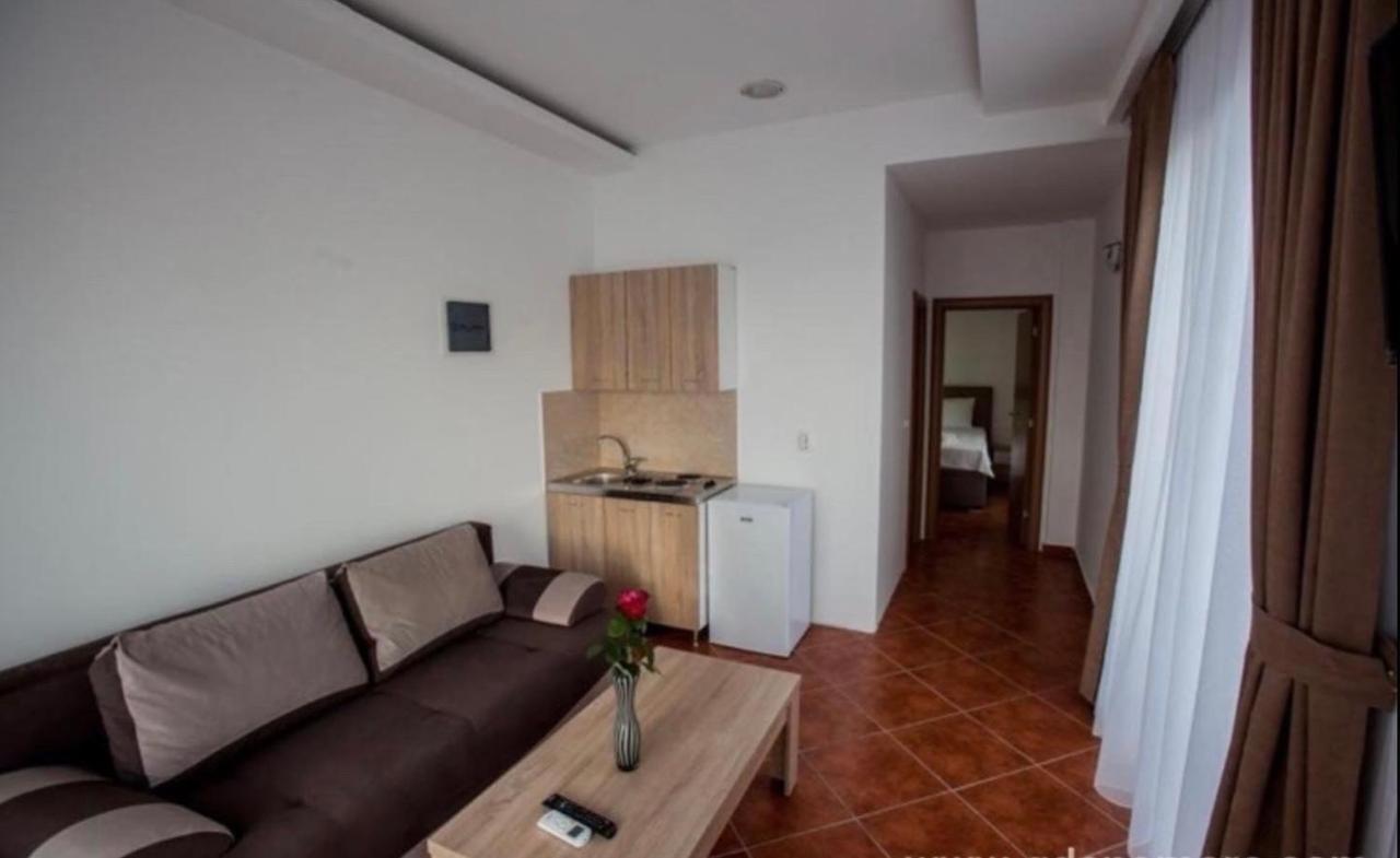 Delux Apartmani Dobra Voda Luaran gambar