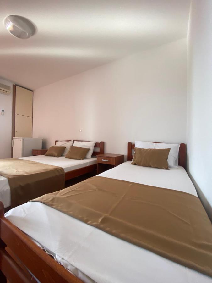 Delux Apartmani Dobra Voda Luaran gambar