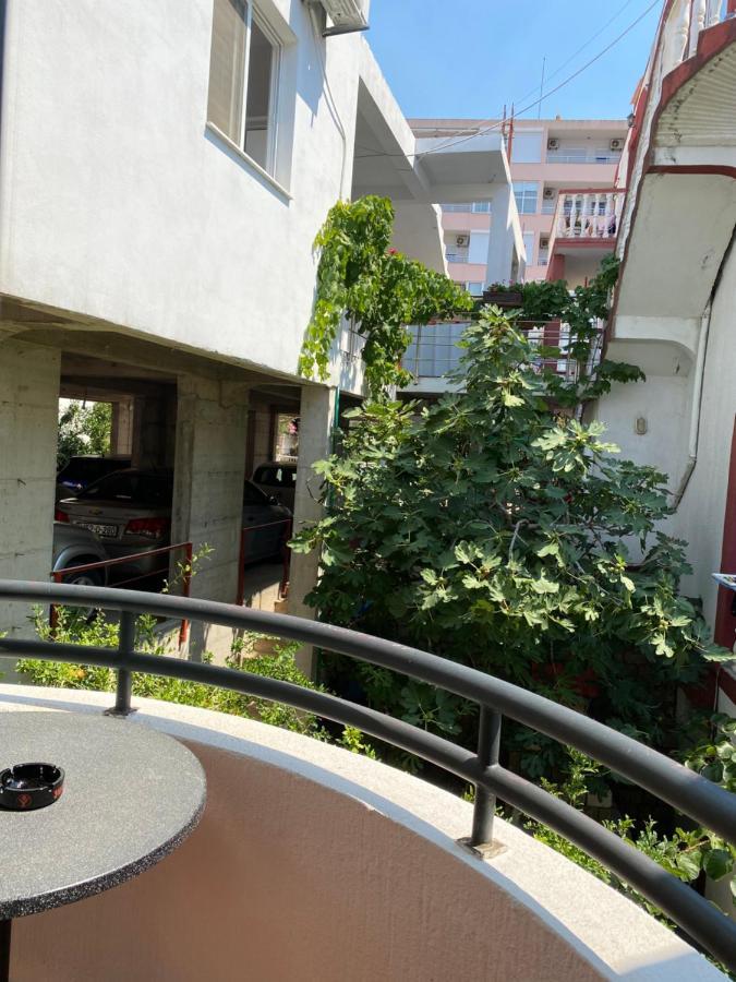 Delux Apartmani Dobra Voda Luaran gambar